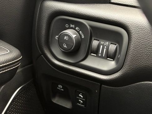 Used 2023 RAM 1500 Laramie AWD/4WD image 33