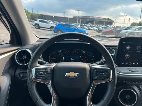 Used 2025 Chevrolet Blazer LT FWD image 29