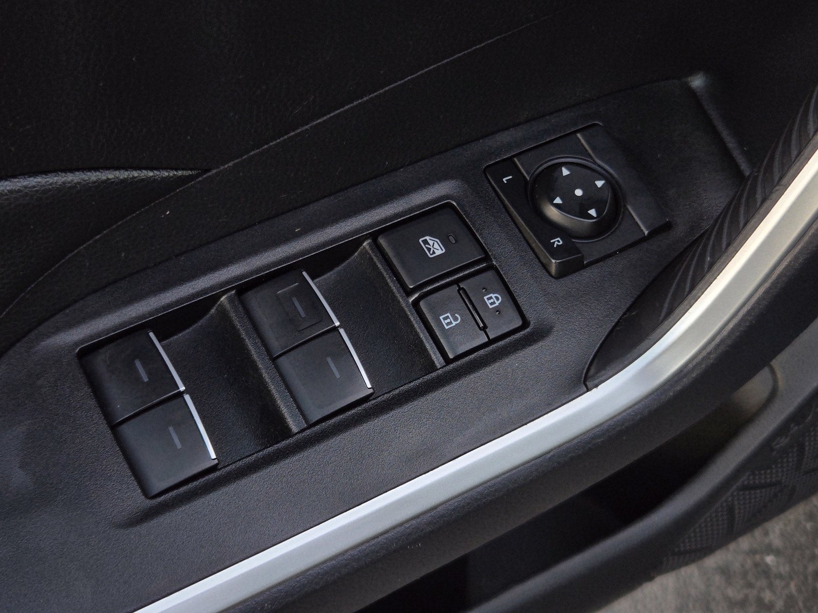 Certified 2025 Toyota RAV4 XLE AWD/4WD image 10