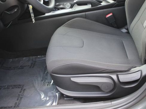 Used 2024 Hyundai Elantra SE FWD image 19