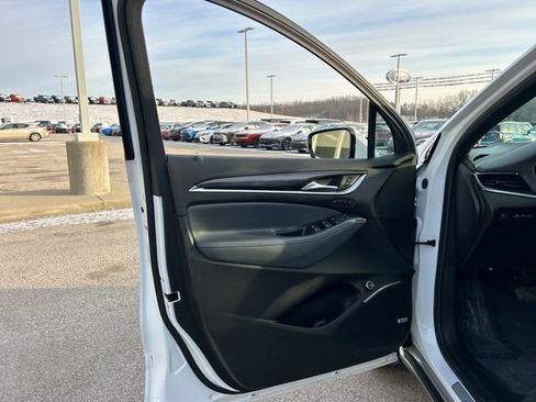 Used 2022 Buick Enclave Premium image 28