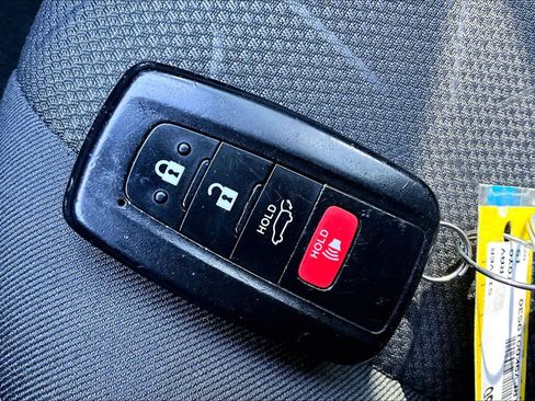 Used 2019 Toyota RAV4 XLE image 15