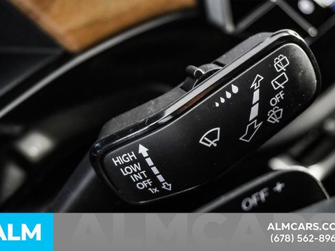 Used 2025 Volkswagen Atlas SE image 32