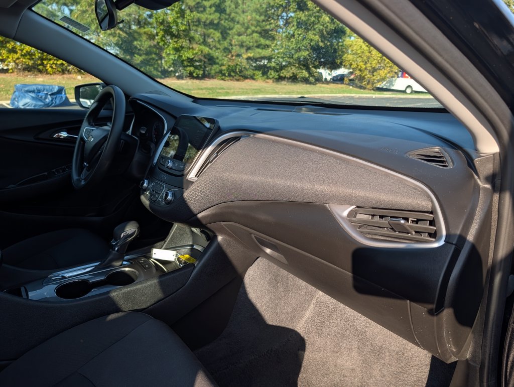 Used 2025 Chevrolet Malibu LT FWD image 12