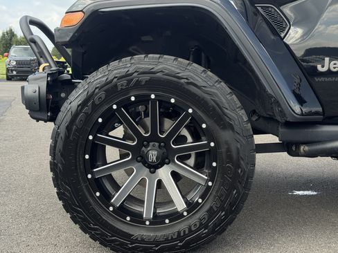 Used 2023 Jeep Wrangler Unlimited Rubicon 392 w/ Xtreme Recon 35" Tire Package AWD/4WD image 4