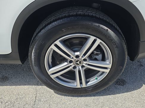 Used 2022 Mercedes-Benz GLC 300 4MATIC w/ Multimedia Package Lite image 13