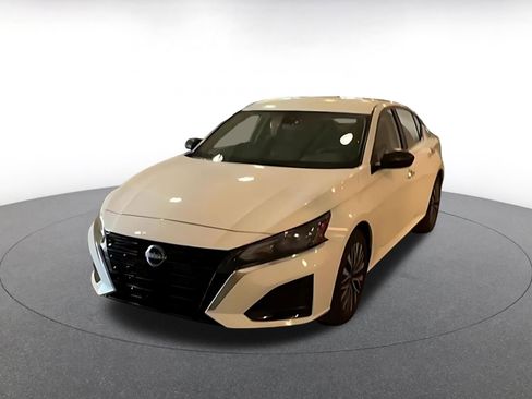 Used 2025 Nissan Altima 2.5 SV FWD image 4