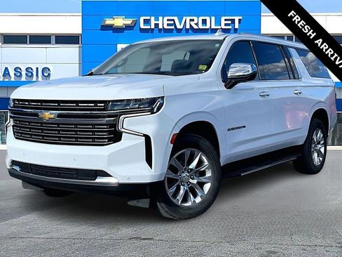 Used 2023 Chevrolet Suburban Premier image 3