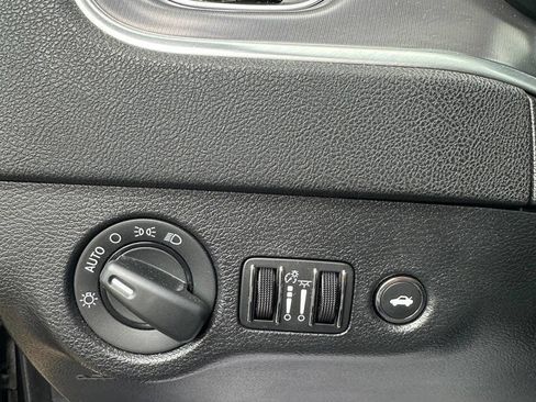 Used 2021 Dodge Charger SXT image 8