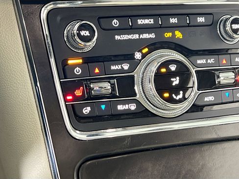 Used 2020 Lincoln Continental AWD w/ Premium Package image 20