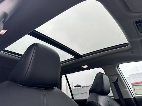 Used 2025 Toyota Grand Highlander AWD image 23