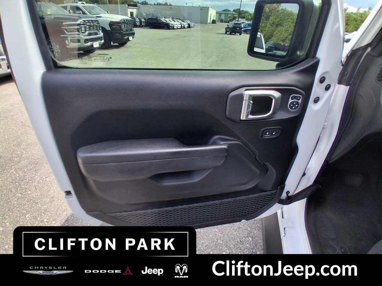 Used 2022 Jeep Wrangler Unlimited Sport AWD/4WD image 9
