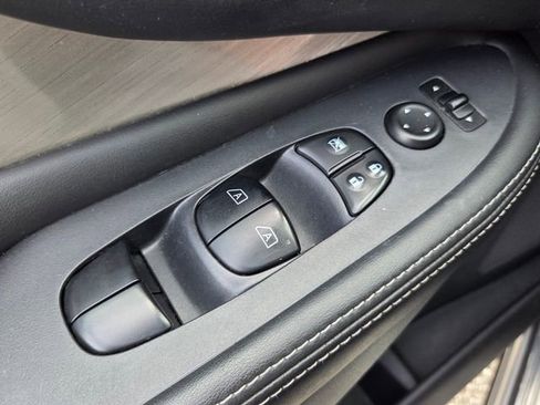 Used 2018 Nissan Murano SV image 33