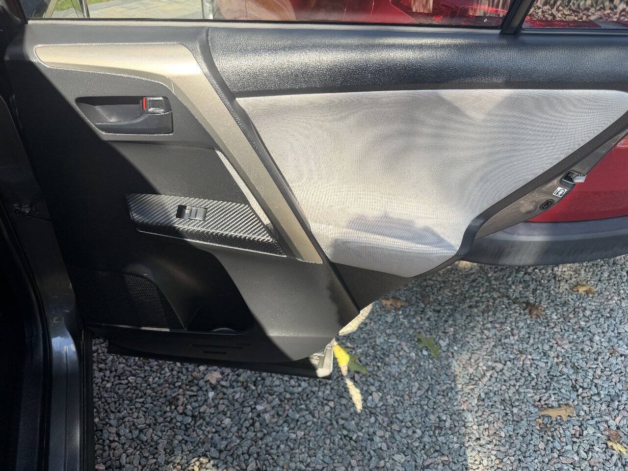 Used 2015 Toyota RAV4 LE AWD/4WD image 19