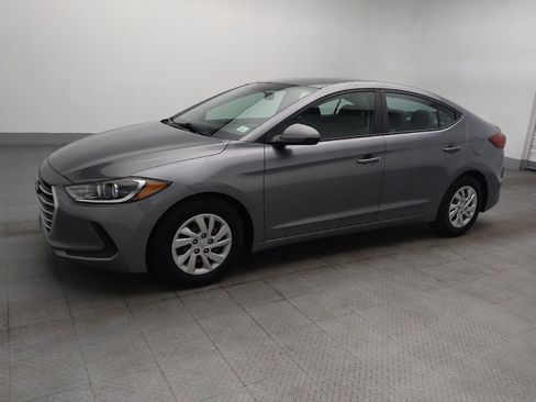 Used 2018 Hyundai Elantra SE w/ Cargo Package FWD image 2