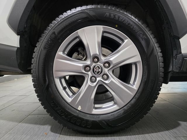 Used 2025 Toyota RAV4 XLE AWD/4WD image 24