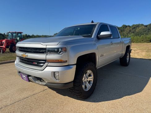 Used 2018 Chevrolet Silverado 1500 LT w/ Texas Edition image 1