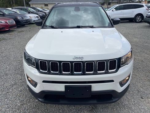 Used 2019 Jeep Compass Latitude w/ Popular Equipment Group AWD/4WD image 2