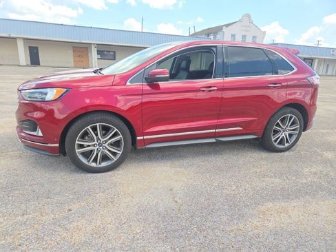 Used 2019 Ford Edge Titanium w/ Equipment Group 301A FWD image 4