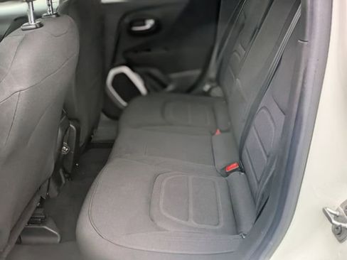 Used 2019 Jeep Renegade Latitude FWD image 27