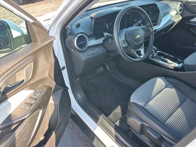 Used 2025 Chevrolet Trax LT w/ Driver Confidence Package FWD image 14