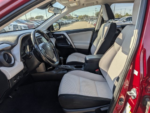 Used 2018 Toyota RAV4 XLE FWD image 26