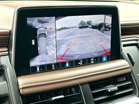Used 2021 Chevrolet Suburban High Country w/ Premium Package AWD/4WD image 20