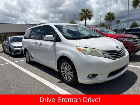 Used 2015 Toyota Sienna XLE FWD image 1