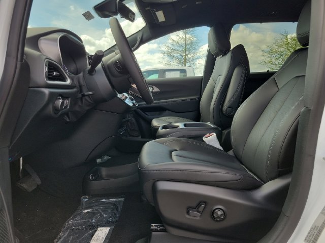 New 2026 Chrysler Voyager LX FWD image 13