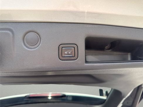 Used 2020 Chevrolet Equinox LT FWD image 34