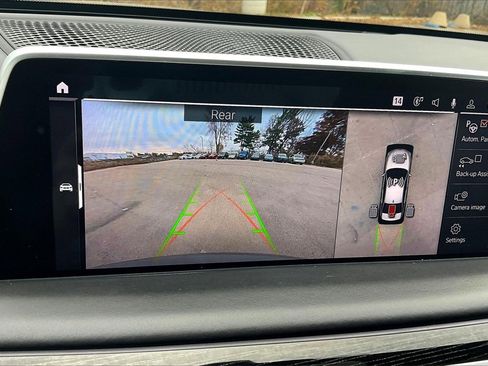 Used 2022 BMW 750i xDrive w/ Executive Package image 21