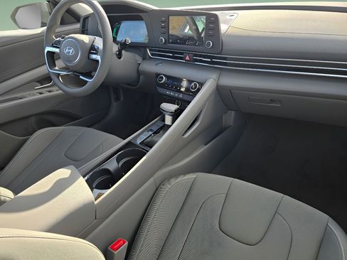 New 2025 Hyundai Elantra Blue image 27