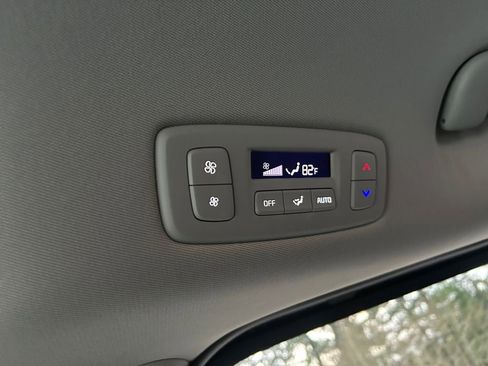 Used 2025 Kia Carnival LXS image 36