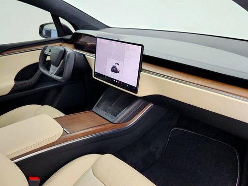 Used 2023 Tesla Model X image 29