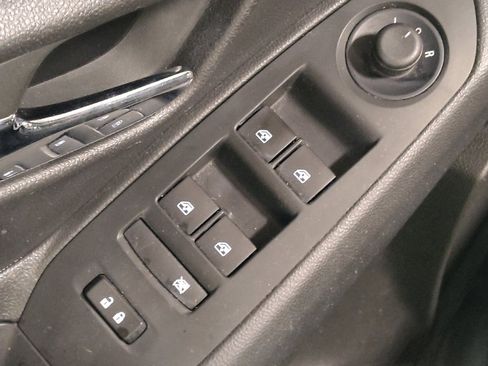 Used 2022 Chevrolet Trax LS w/ Tint and Cruise Package image 27