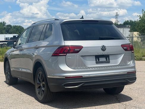 Used 2023 Volkswagen Tiguan SE FWD image 3