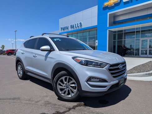 Used 2017 Hyundai Tucson SE AWD/4WD image 1