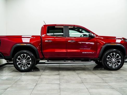 Used 2024 GMC Canyon Denali image 10