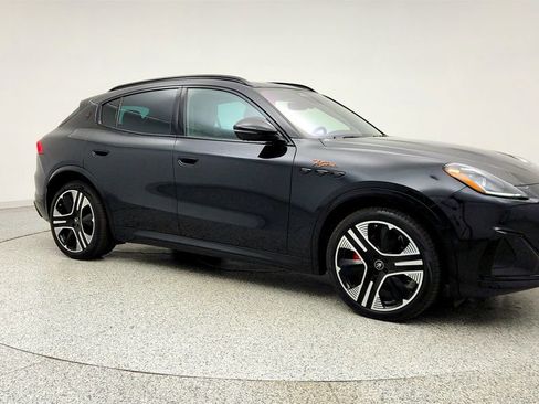 Used 2025 Maserati Grecale Folgore image 3