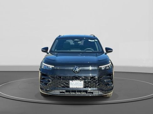 New 2026 Volkswagen Tiguan SE R-Line FWD image 2