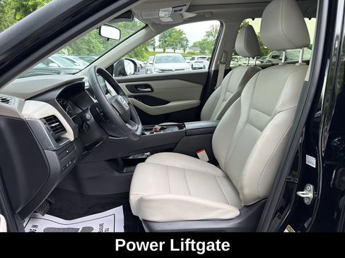 Used 2025 Nissan Rogue SV w/ SV Premium Package FWD image 11