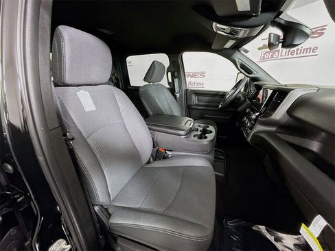 Used 2024 RAM 2500 Tradesman w/ Chrome Appearance Group image 31