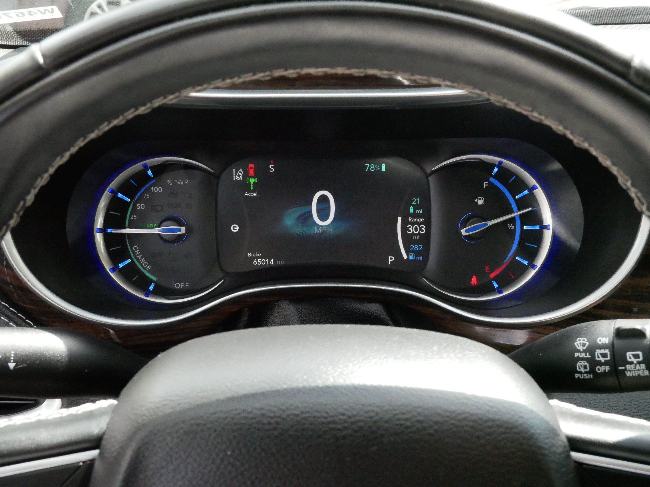 Used 2022 Chrysler Pacifica Limited w/ Uconnect Theater Family Group FWD image 21