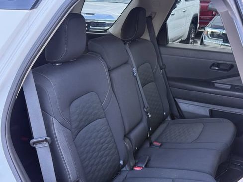 Used 2024 Nissan Pathfinder SV FWD image 31