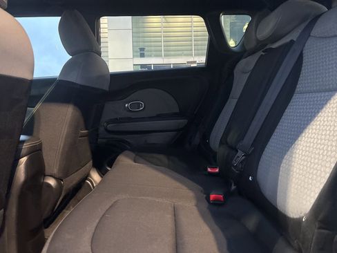 Used 2014 Kia Soul + FWD image 9