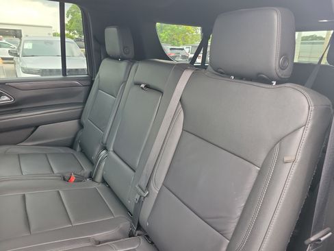 Used 2024 Chevrolet Suburban LT RWD image 11