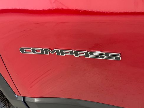 Used 2025 Jeep Compass Latitude AWD/4WD image 32