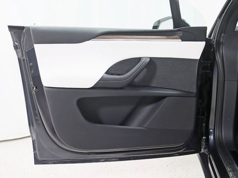 Used 2024 Tesla Model X AWD/4WD image 35