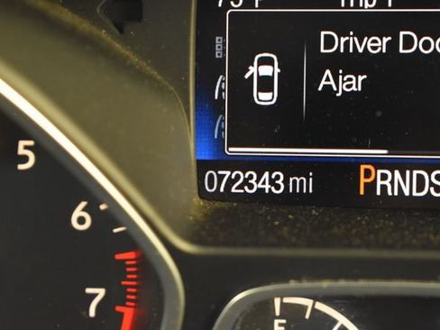 Used 2017 Ford Escape Titanium AWD/4WD image 16