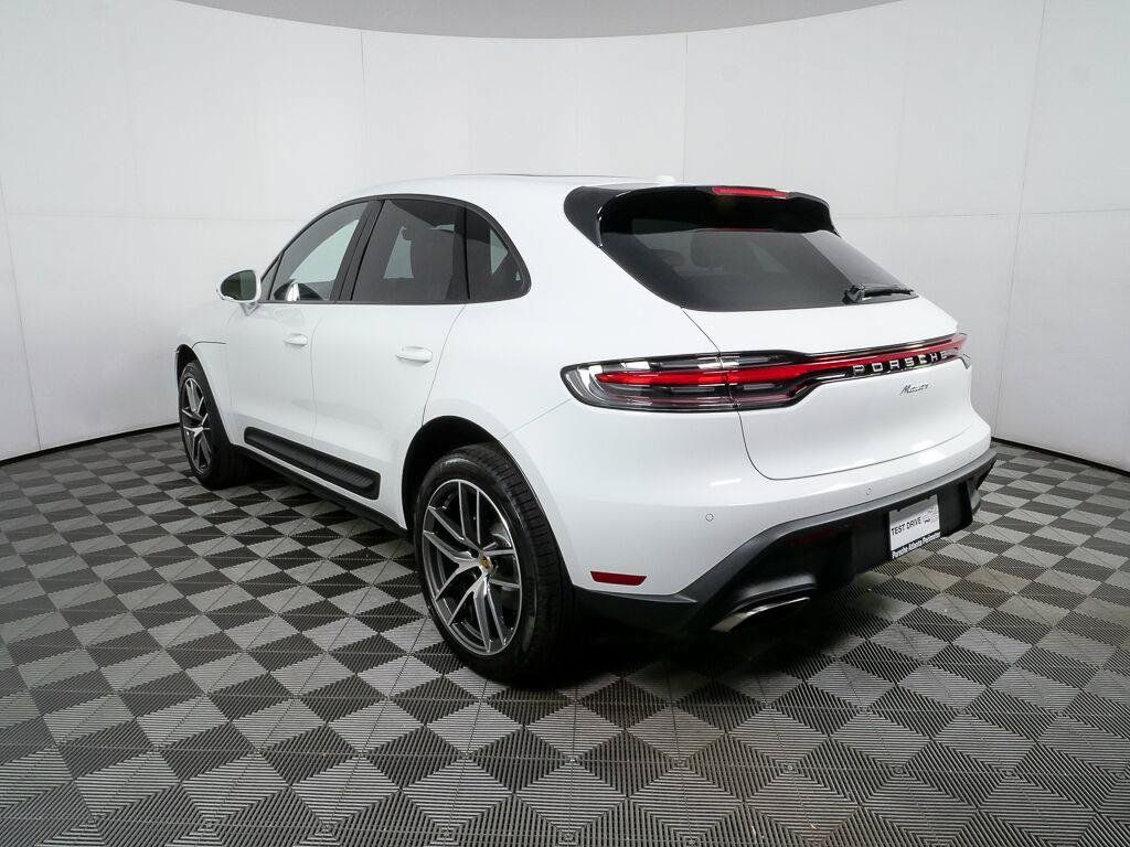Certified 2026 Porsche Macan AWD/4WD image 3
